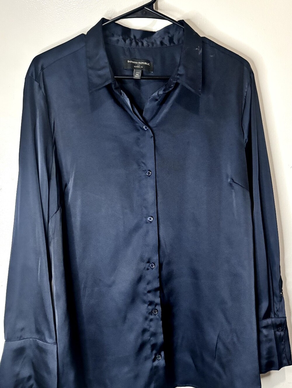 Banana Republic Men  Navy Blue Satin Button-Down Shirt Classic Fit